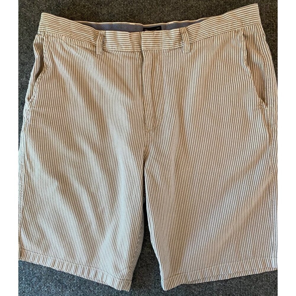 J. CREW 10.5" Club Shorts‎ Men 34W Striped Grey/White Flat Front Casual Chino